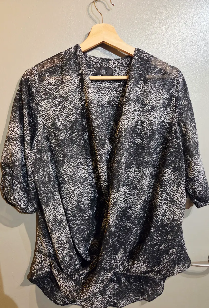 Topshop Silky Animal Print Drapey Shirt – UK 6 – Sheer Leopard, Back Train, Cuffed Sleeves