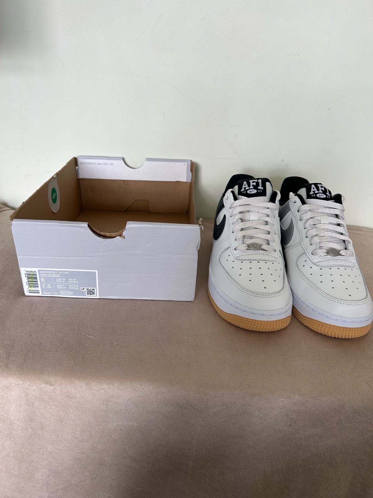 Nike Air Force 1 07 LV8, Size 5.5 Uk RRP £120