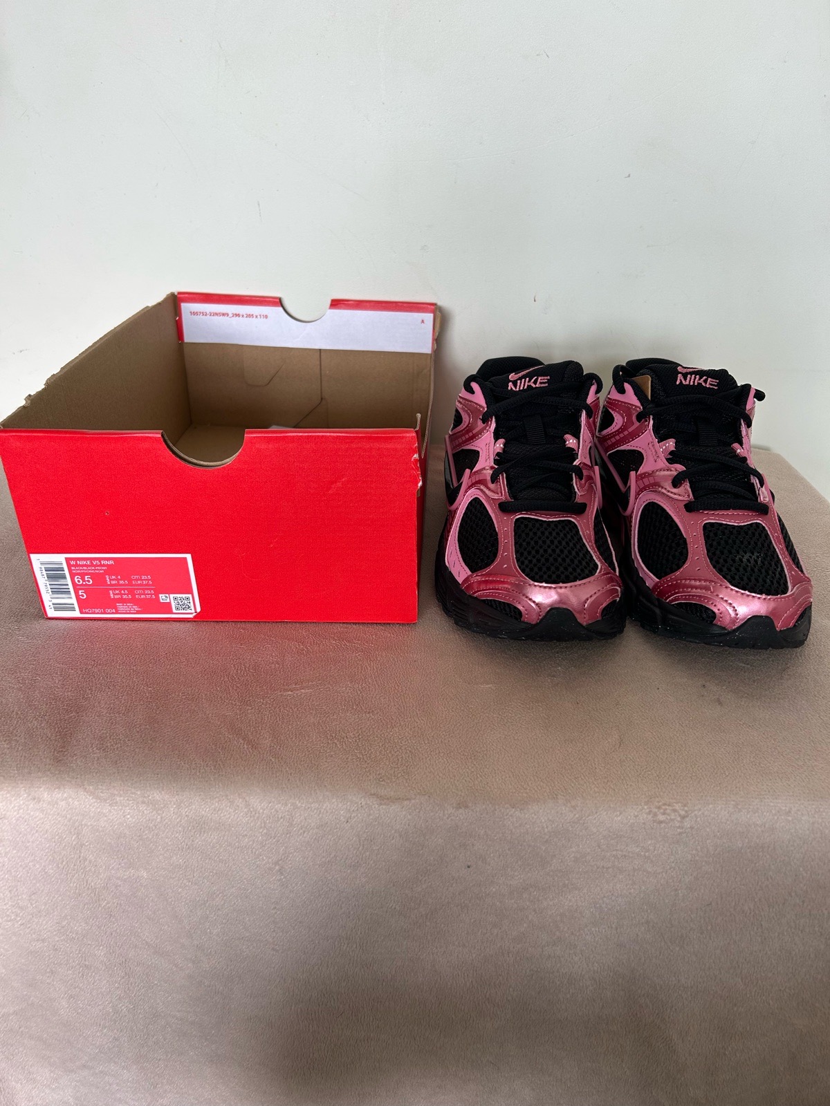 Nike V5 Runner’s, Size 4 Uk RRP £80