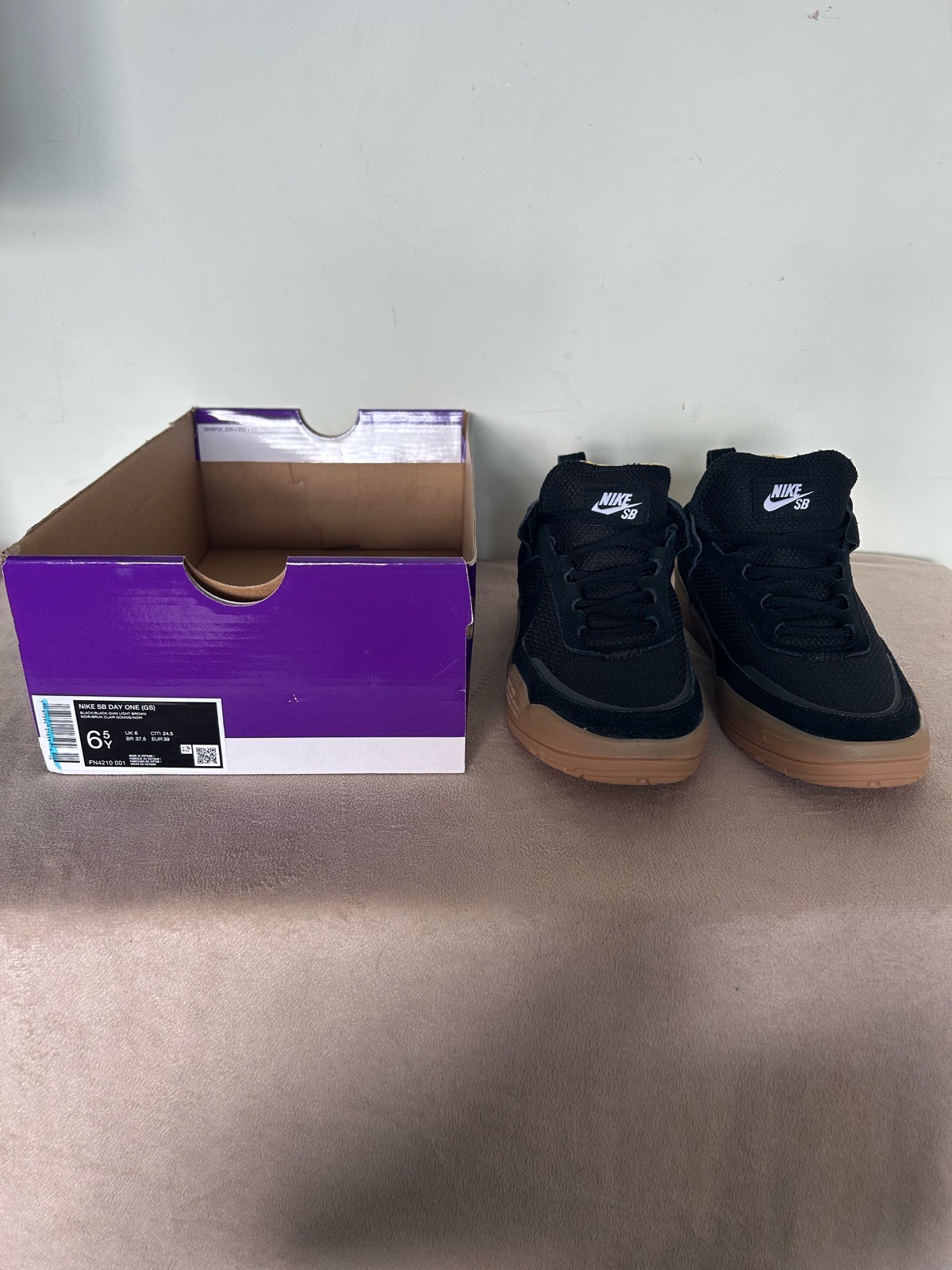 Nike SB Day One (GS), Size 6 Uk RRP £70
