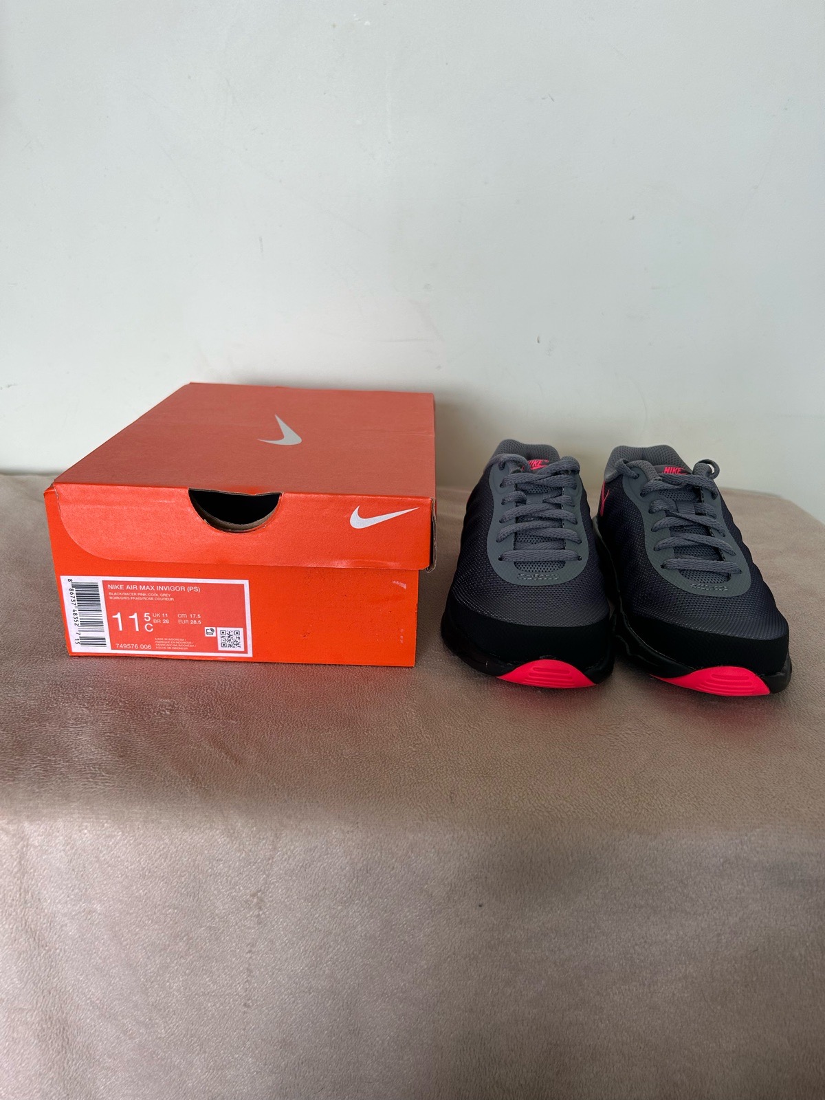 Nike Air Max Invigor (PS) Uk Size 11, RRP £50