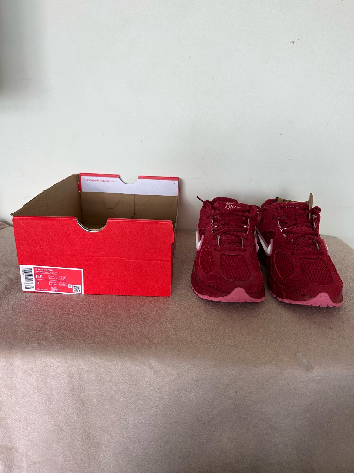 Nike V5 Runners, Size 4 Uk, RRP £80