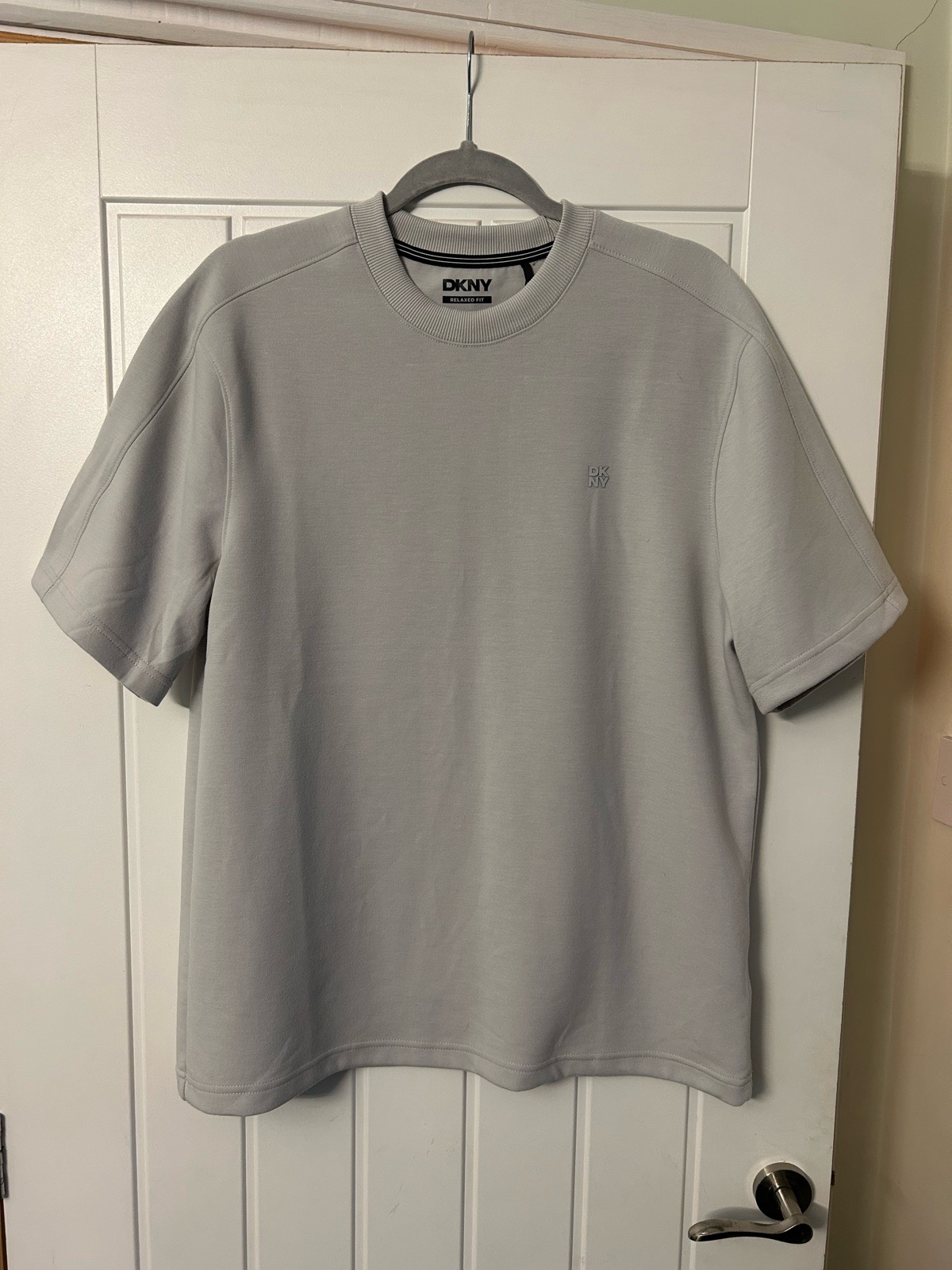 DKNY T-Shirt Relaxed Fit, Size Medium, Grey.