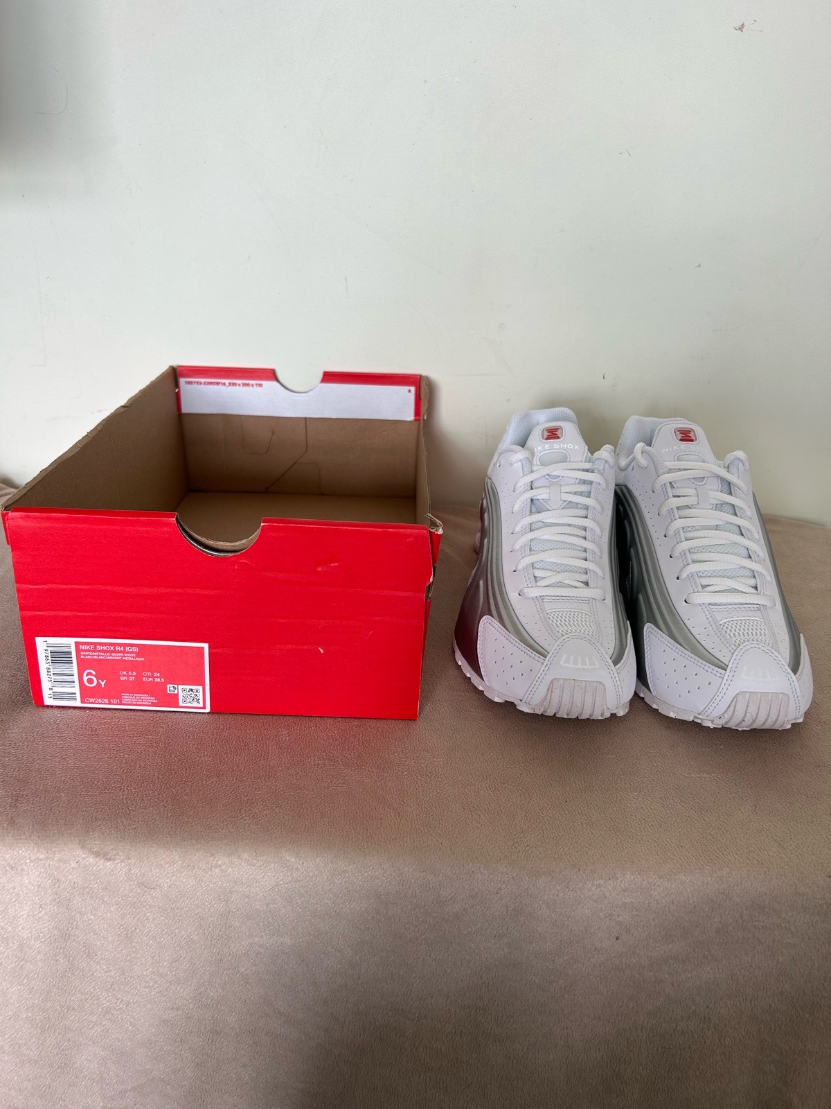 Nike Shox R4 (GS) Size 5.5 Uk RRP £90