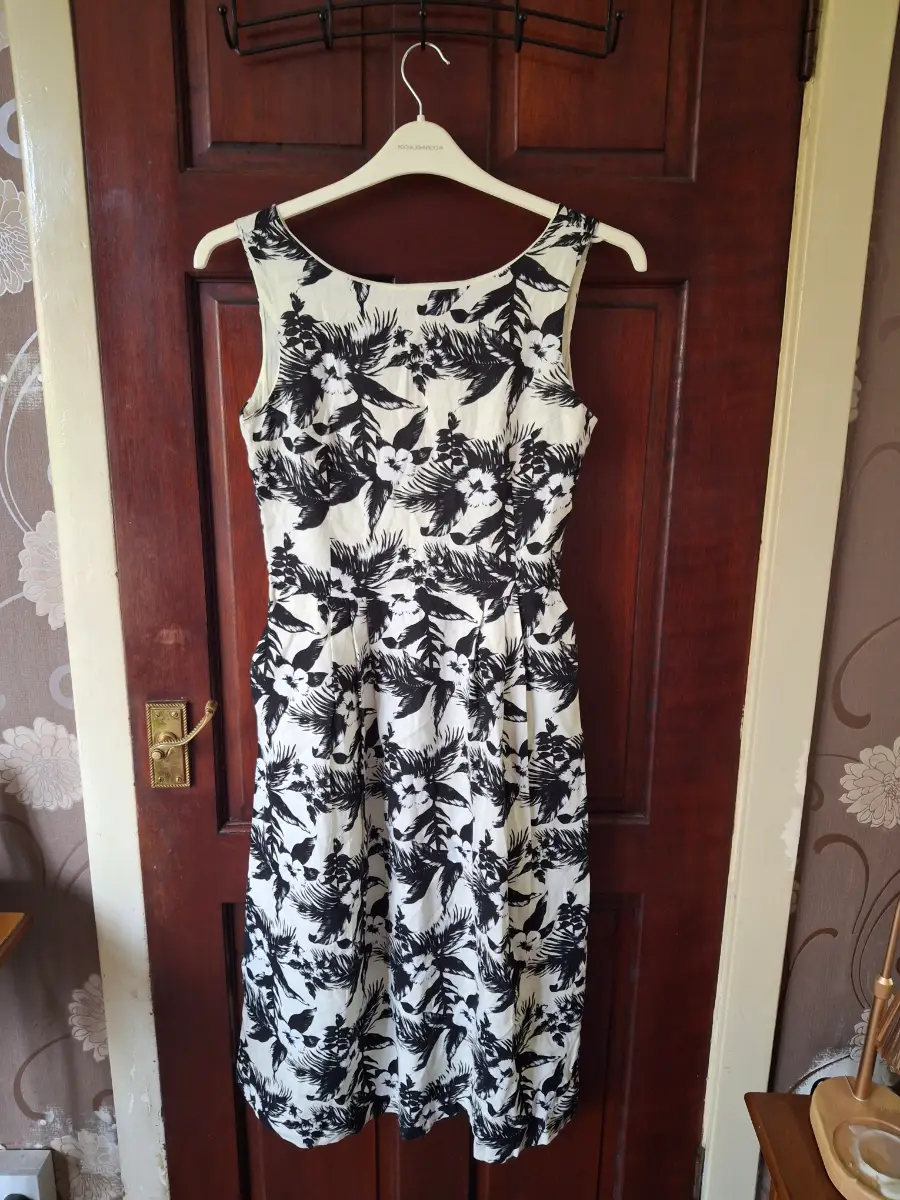 Oasis linen mix dres with pockets