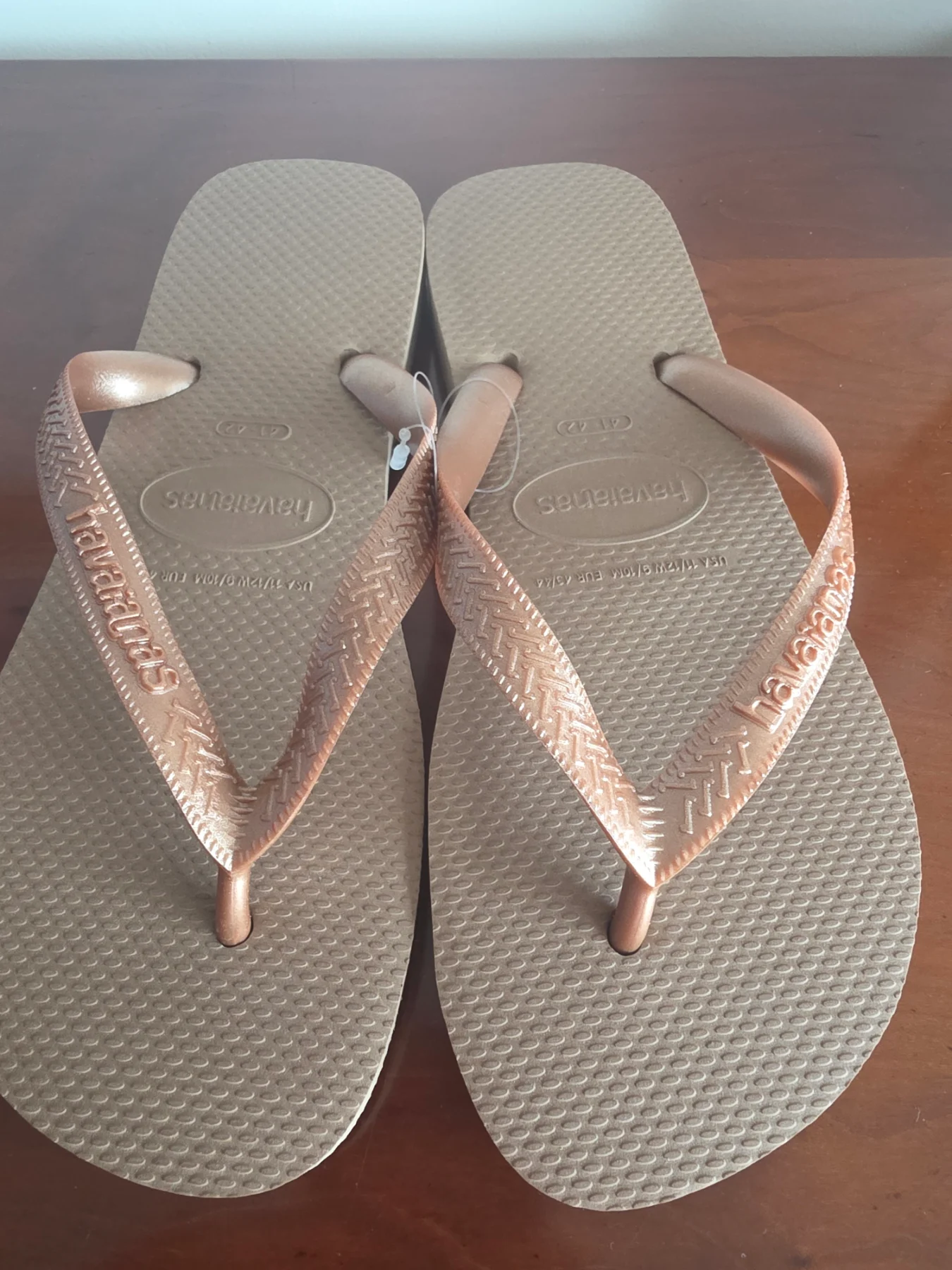 Havaianas Rose Gold flip flops size 7-8