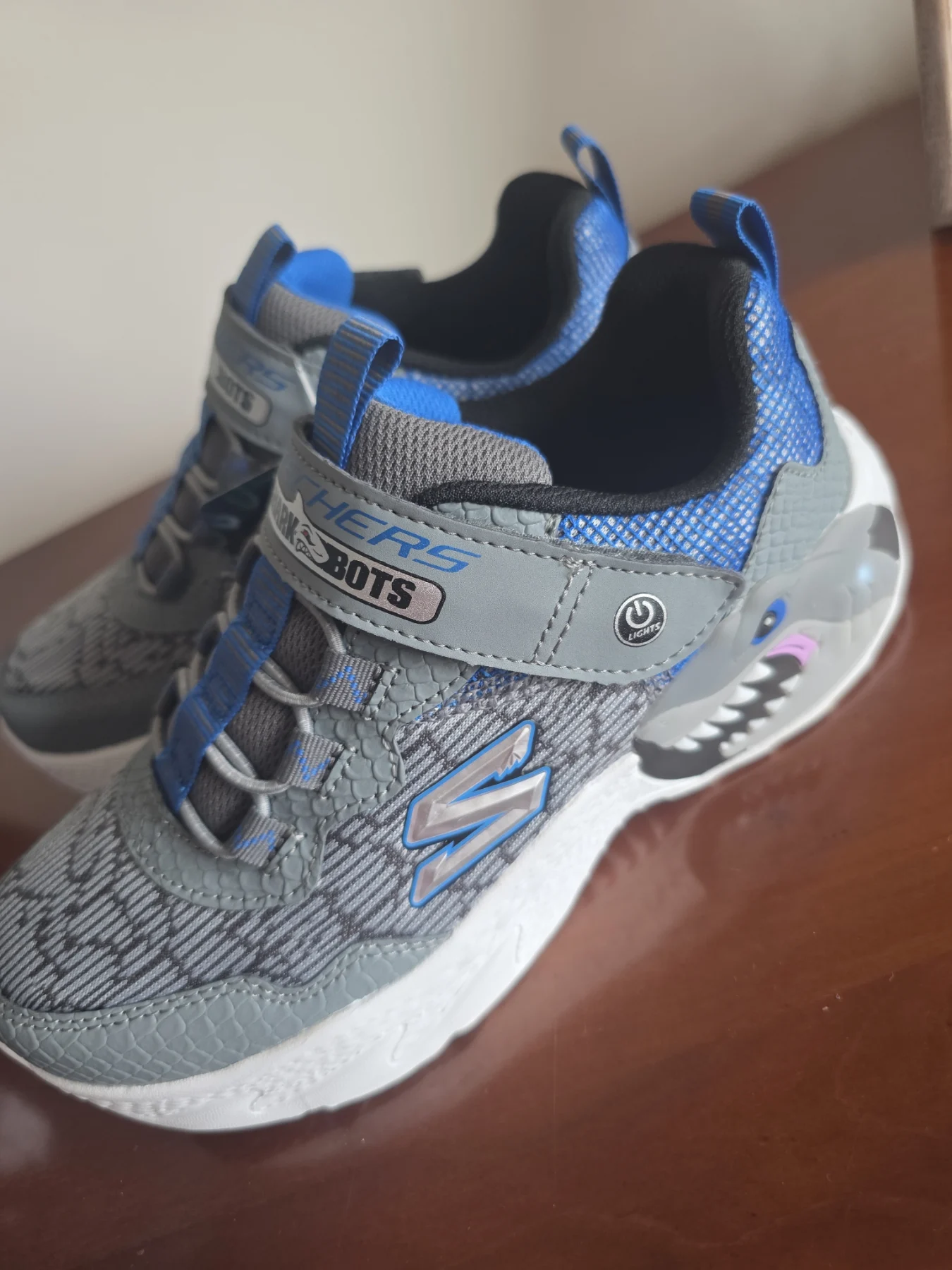 Boys skechers s-light shark trainers size 2