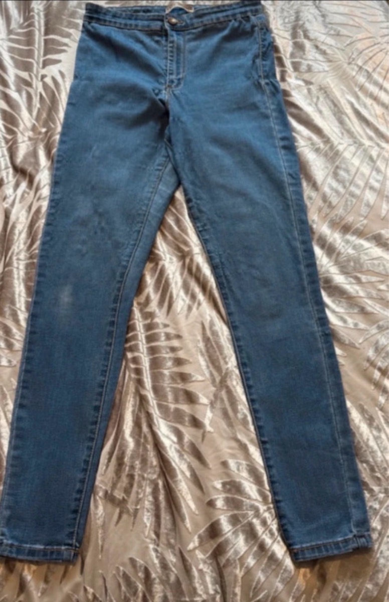 Blue skinny jeans