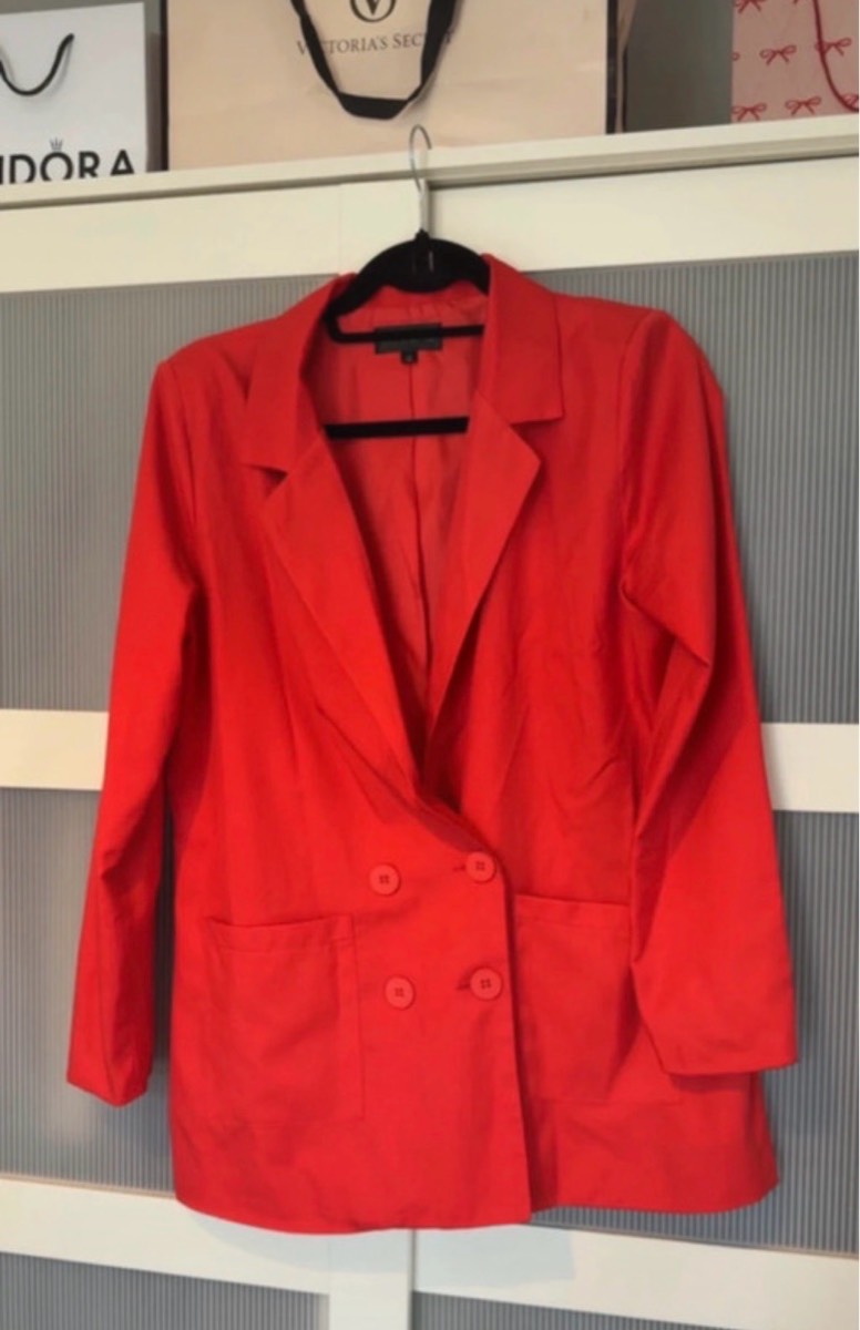 Vibrant red colour
