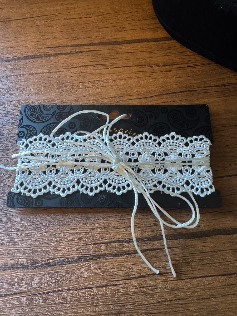White lace effect choker