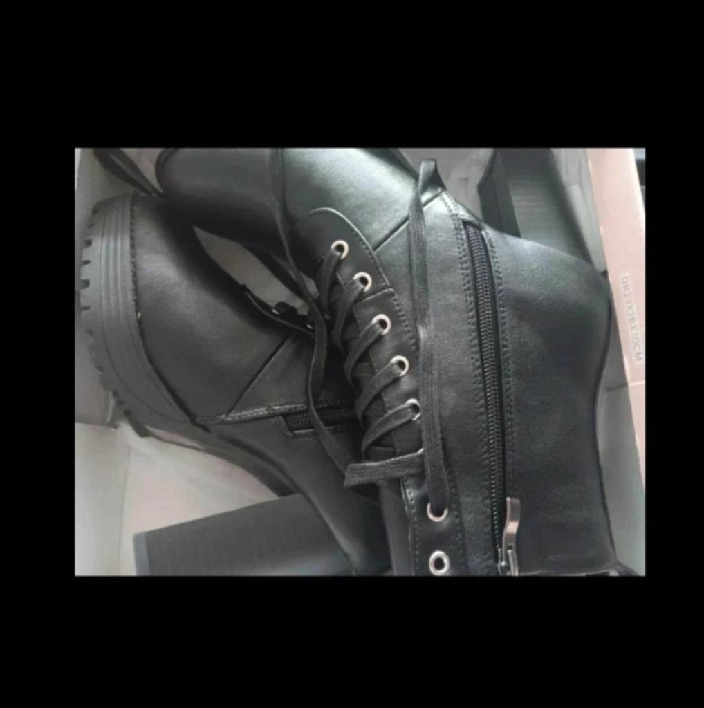 ESSEX Glam Women's Lace Up Heeled Biker Boots size 5 Black