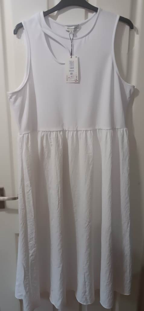 Marks & Spencer Autograph White Crinkle Midi Dress - Size UK 22 NWT
