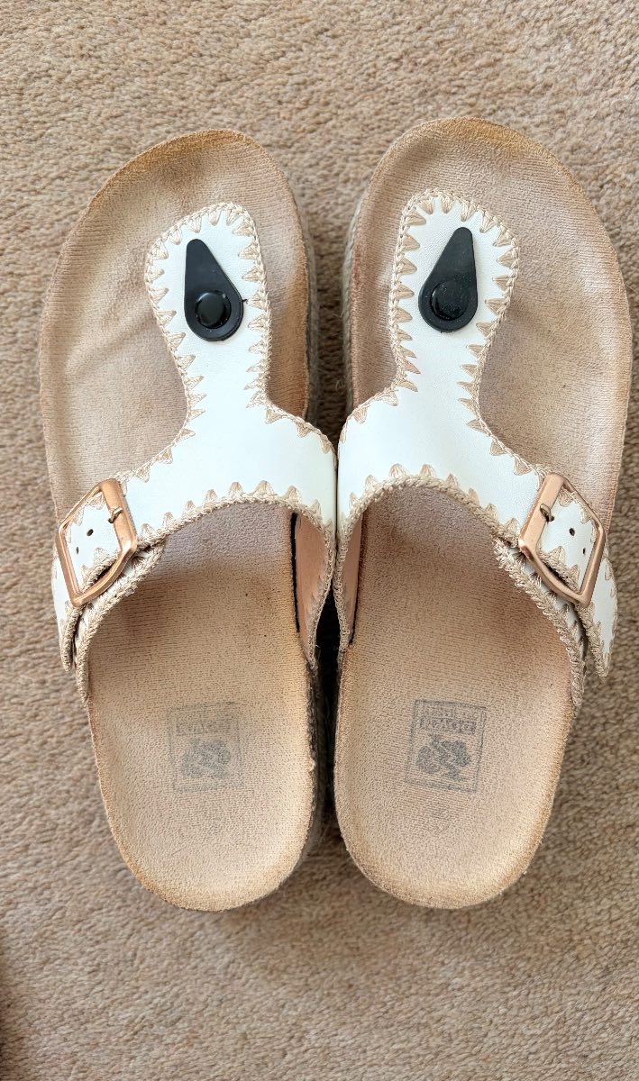 Down to Earth Flip Flops size 7