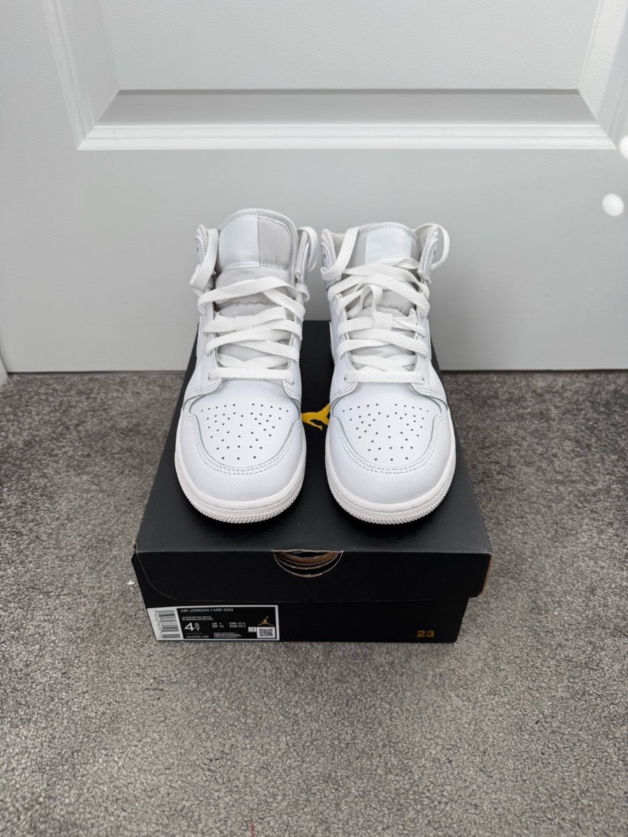 Women’s Air Jordan 1 Mid (GS) Size 4