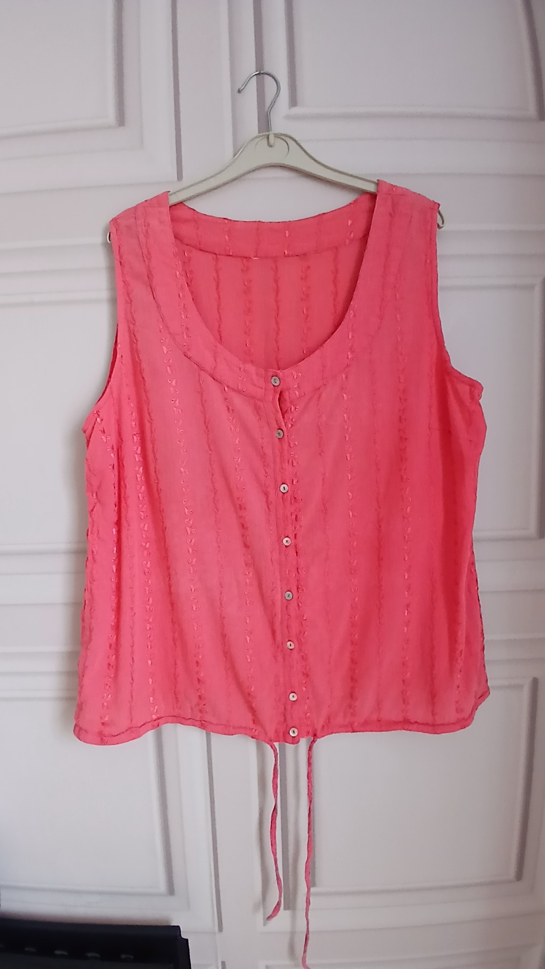 Coral Embroidered Sleeveless Button Top Size 20
