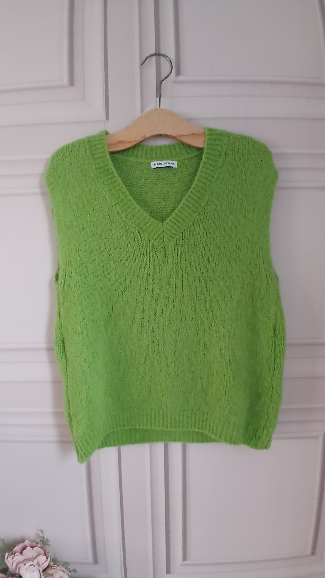 Green Knit V-Neck Sleeveless Vest Super Soft Made in Italy Unisex