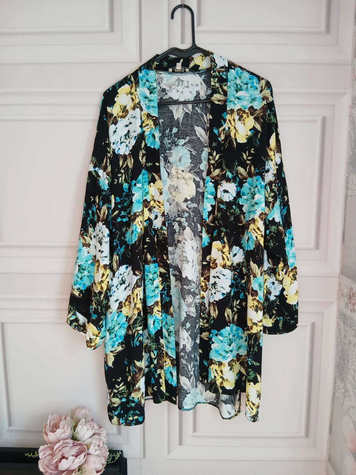 Stunning Floral Kimono/ Jacket Size 18