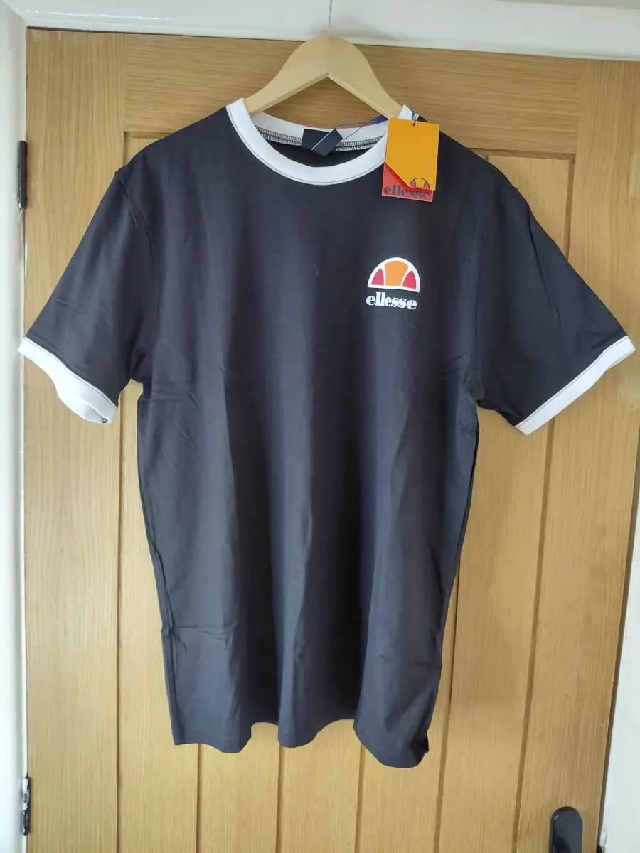 BNWT Ellesse Retro Tshirt Size L