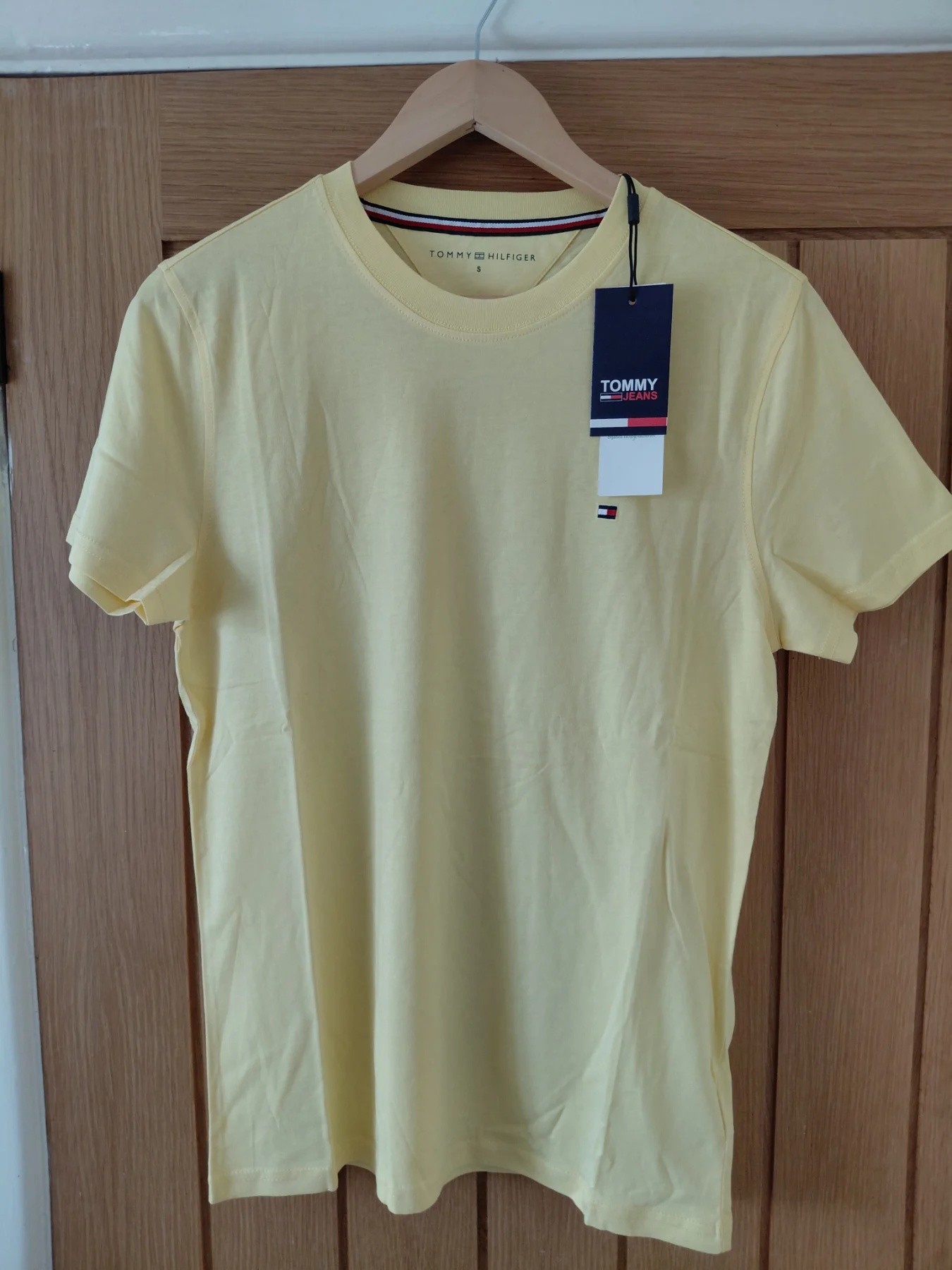 BNWT Tommy Hilfiger Tshirt in Yellow Size Small