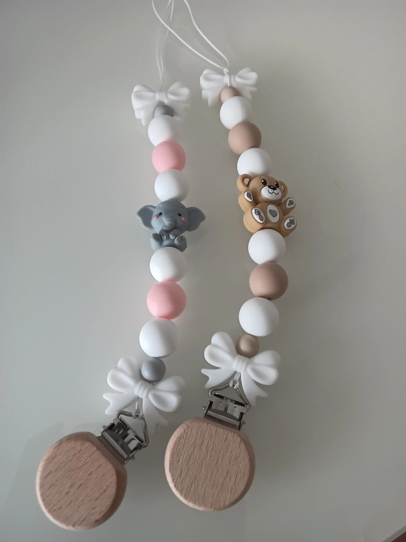 2 x Dummy/pacifier clips