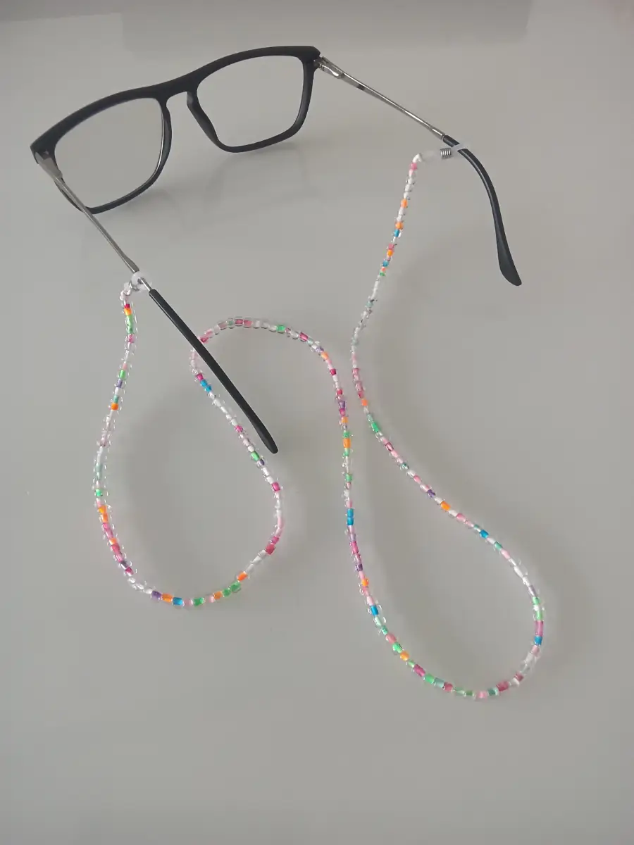Multicoloured seedbead glasses chain