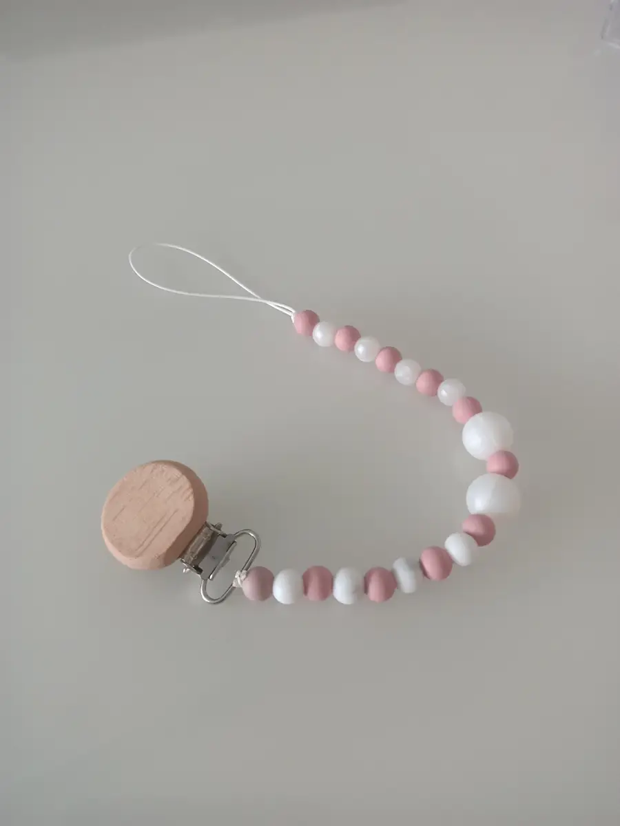 Baby pacifier clip
