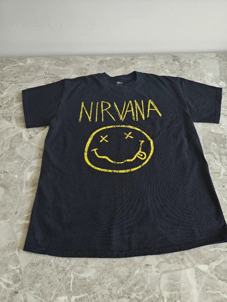 Men's medium officially licensed Nirvana smiley face t-shirt