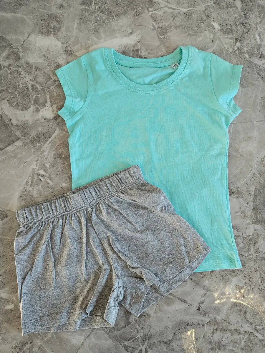 Age 6 girls t-shirt and shorts set