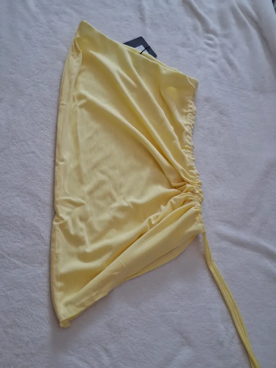 Pritty Little Thing lemon ribbed skirt size 8