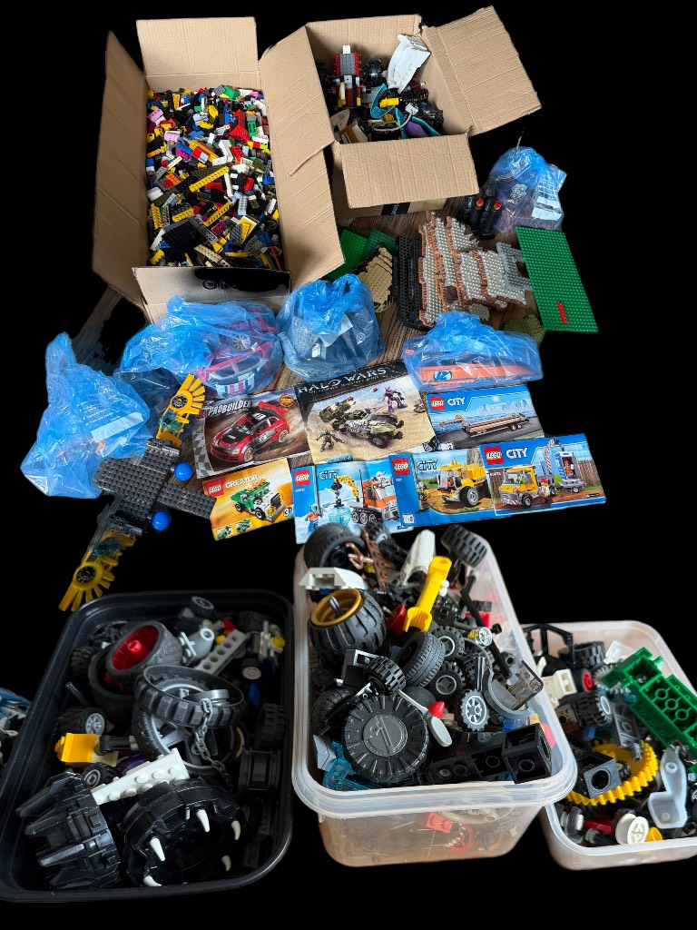Large 10kg+ mixed bundle of genunine Lego