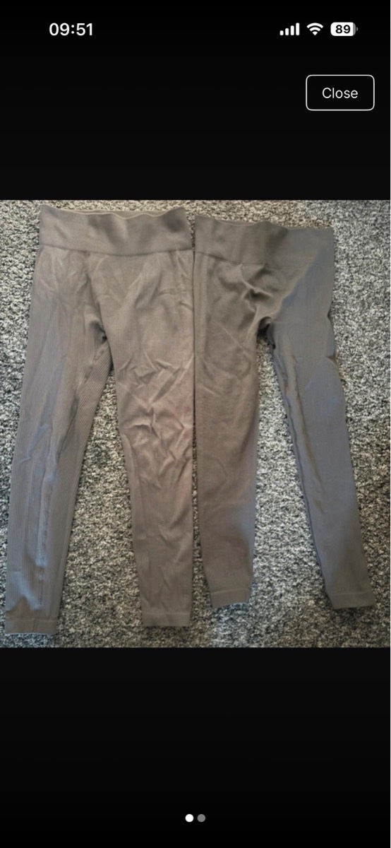 2 woman’s grey ribbed leggings - Size M/L