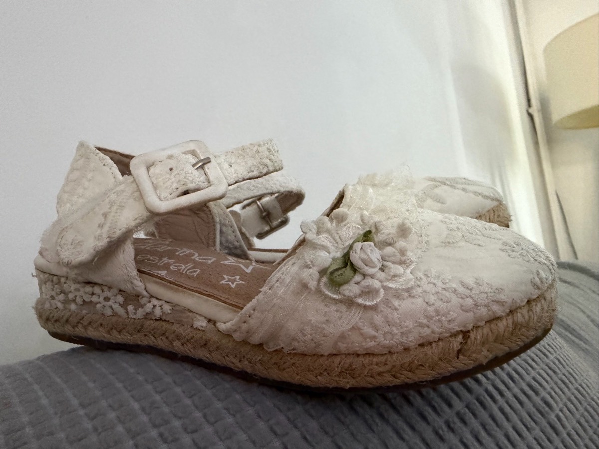 Girls sandals