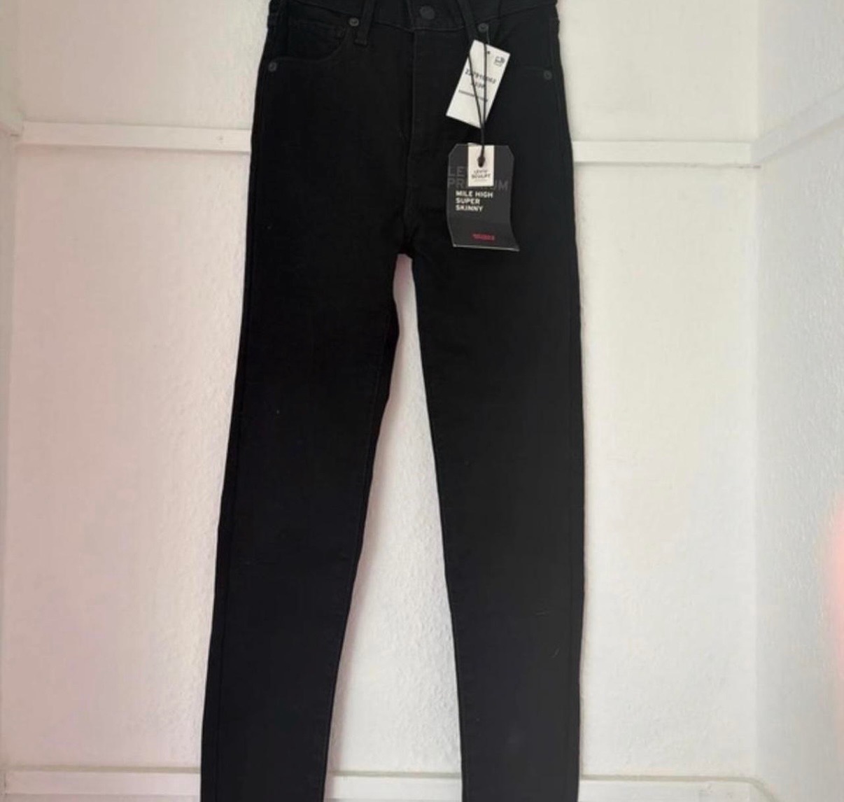 3 pairs of Women’s Levi skinny Jeans