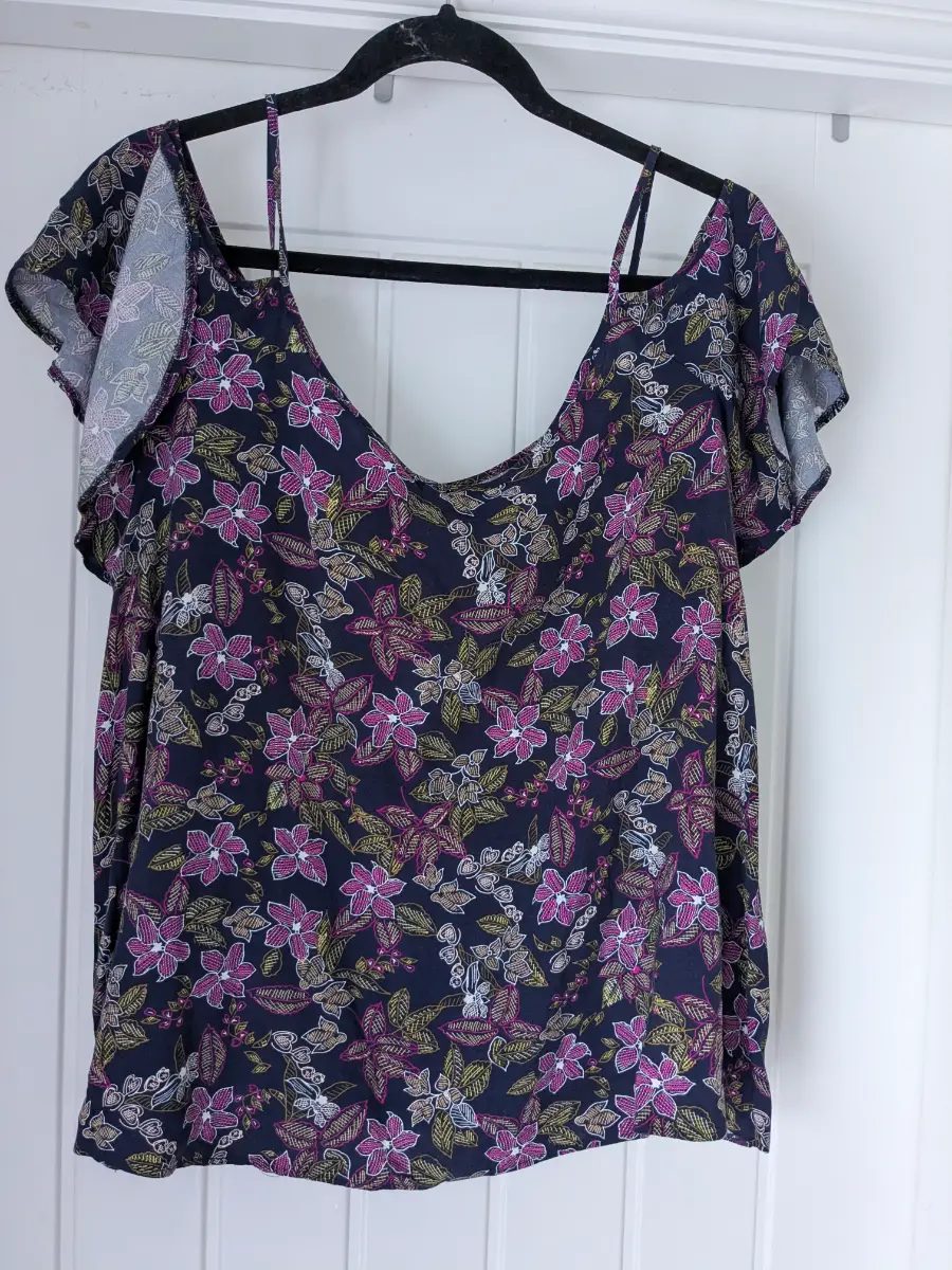 Matalan size 20 cold shoulder top, summer top, holiday top, short sleeved top.