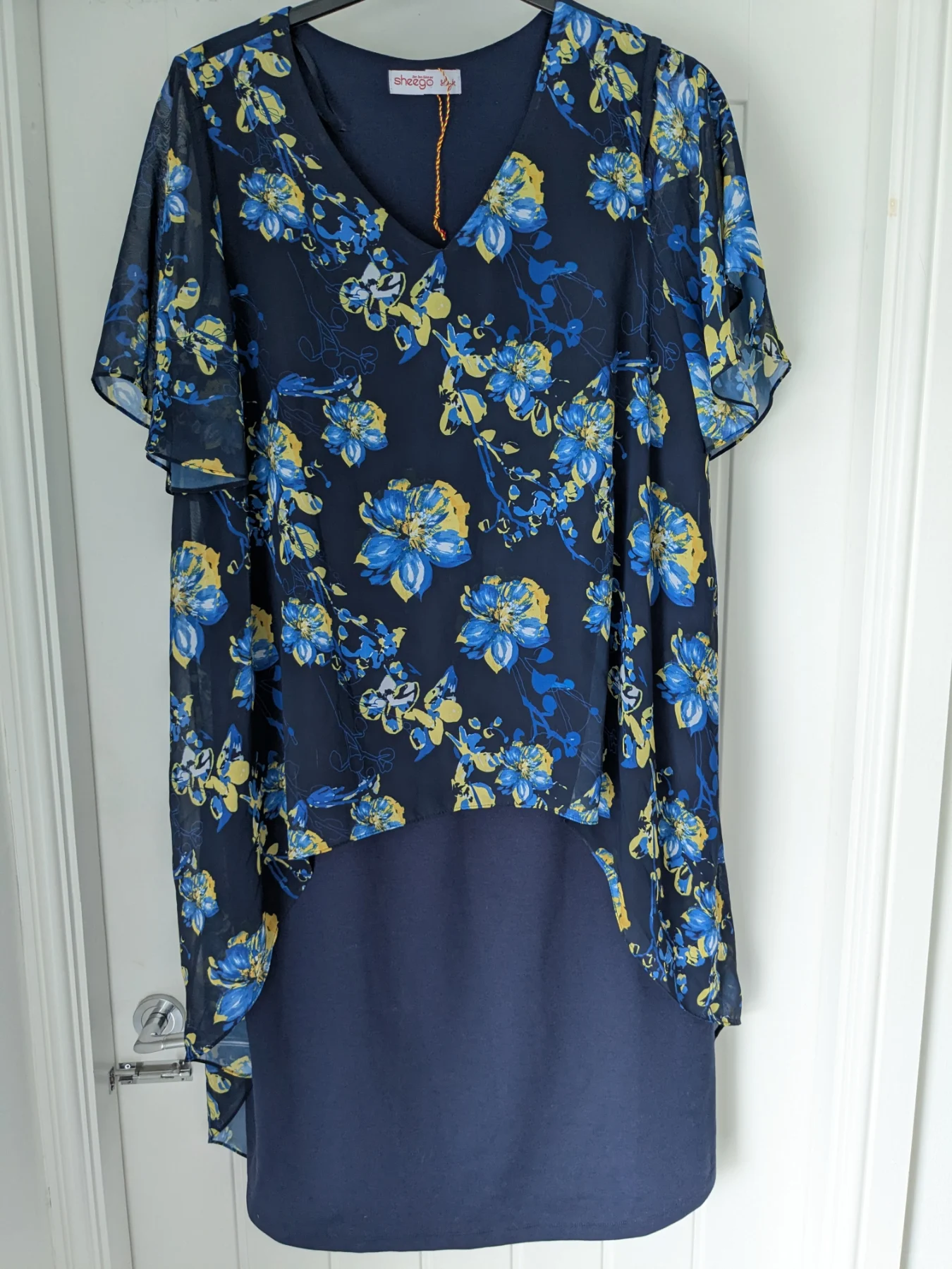 NWOTS women's dress size 20, Sheego dress, navy and floral dress, overlay dress.