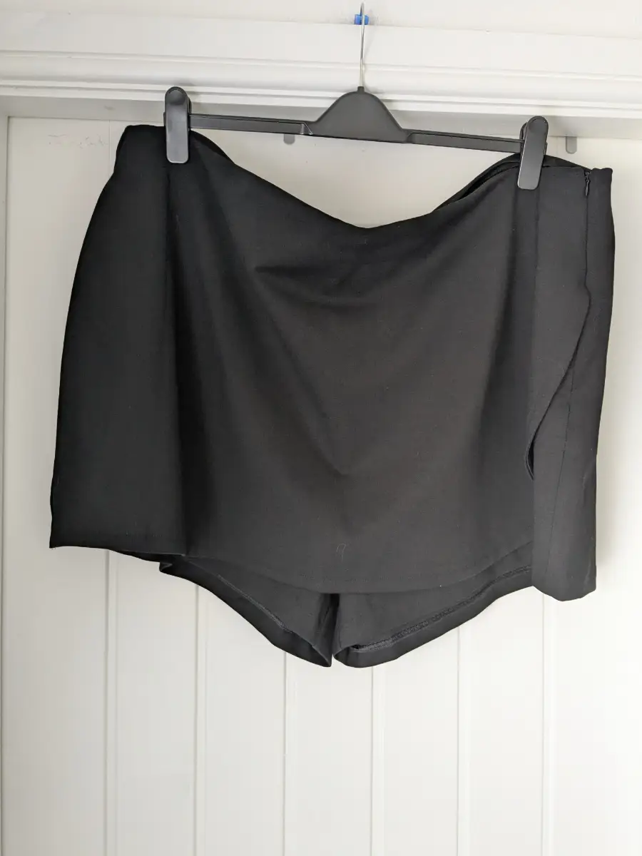 NWTS Next Skort, black skort size 24, summer skort, holiday skort, workwear.