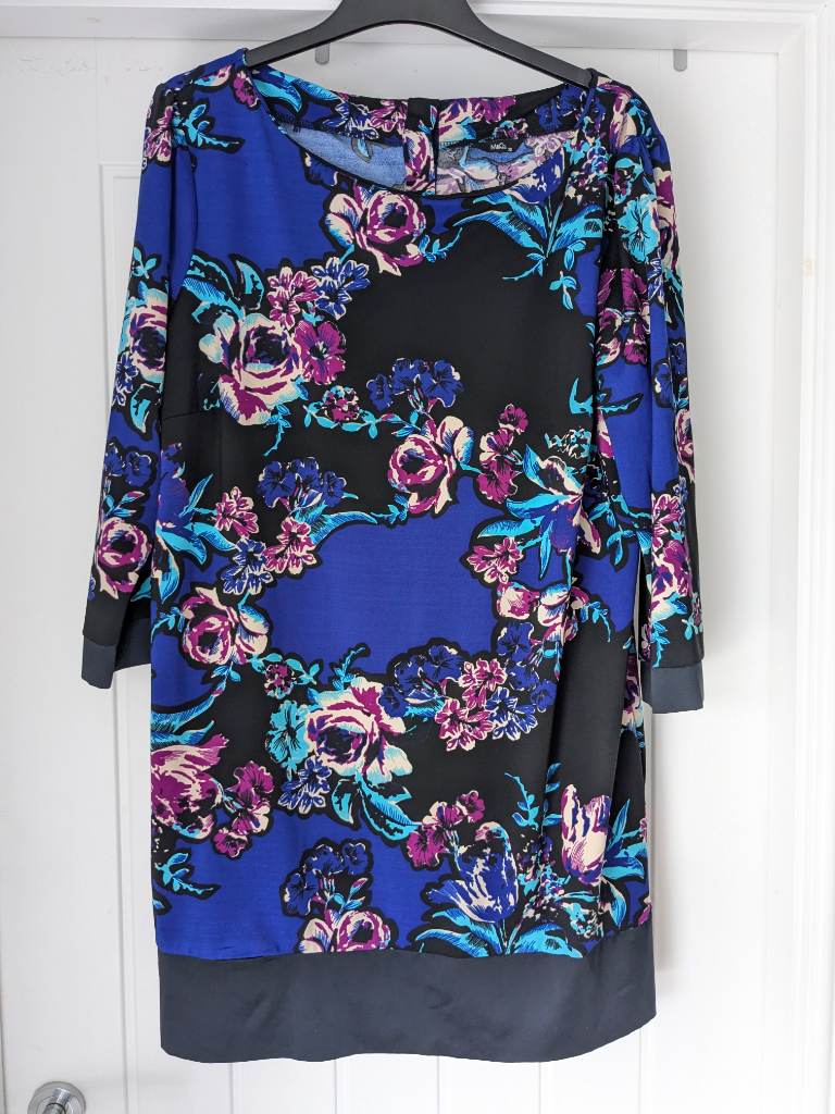 M&Co size 20 tunic top, blue and floral top, long top, summer top, holiday tops.
