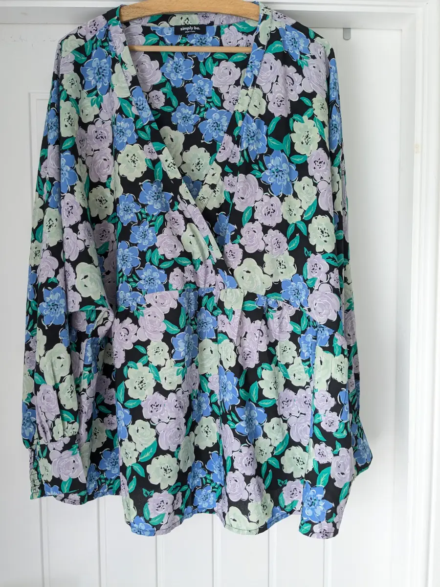 Simply be size 22 blouse, batwing blouse, summer blouse, floral top.