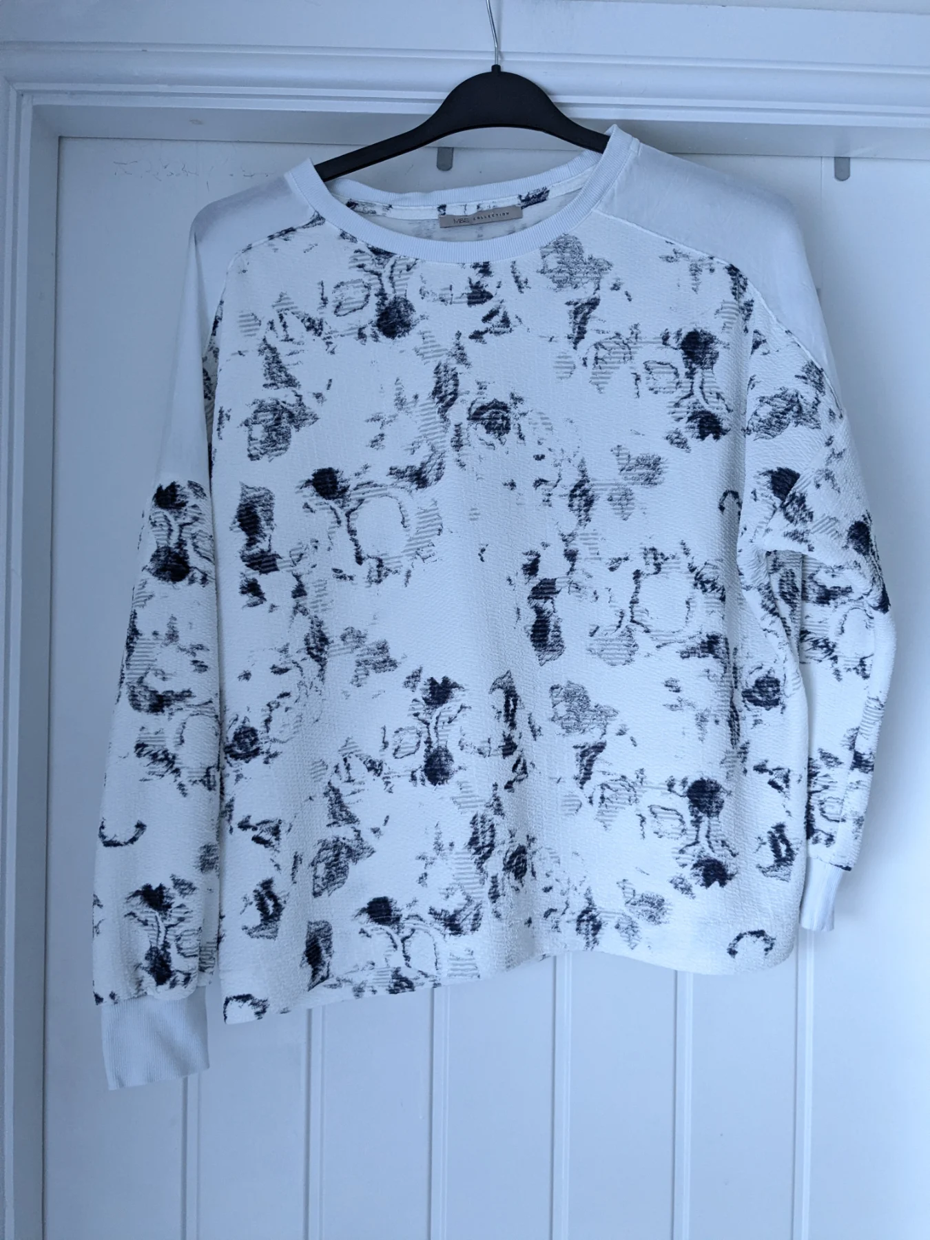 M&S thin jumper/top, size 16,white and black top, summer jumper, lightweight jumper.