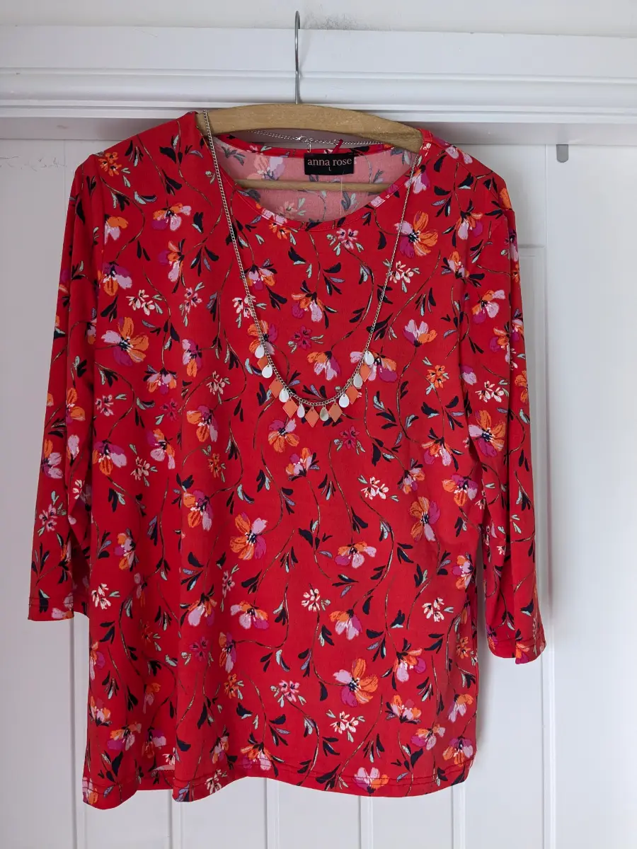 NWTS Anna Rose top with necklace, size large, summer top, red top, holiday top.