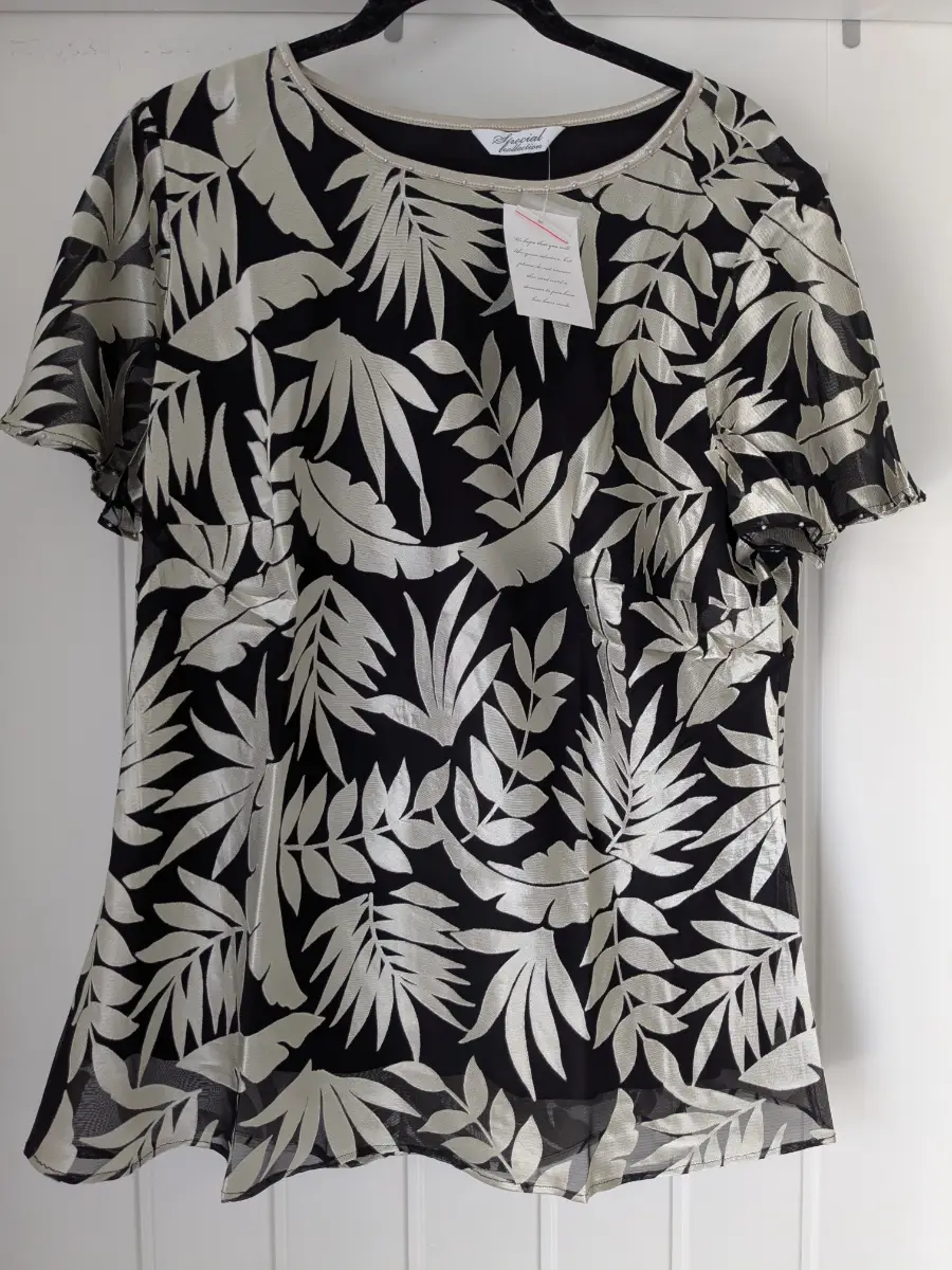 NWTS Special collection top size 22, blouse, short sleeved top, cream and black. Evening top.