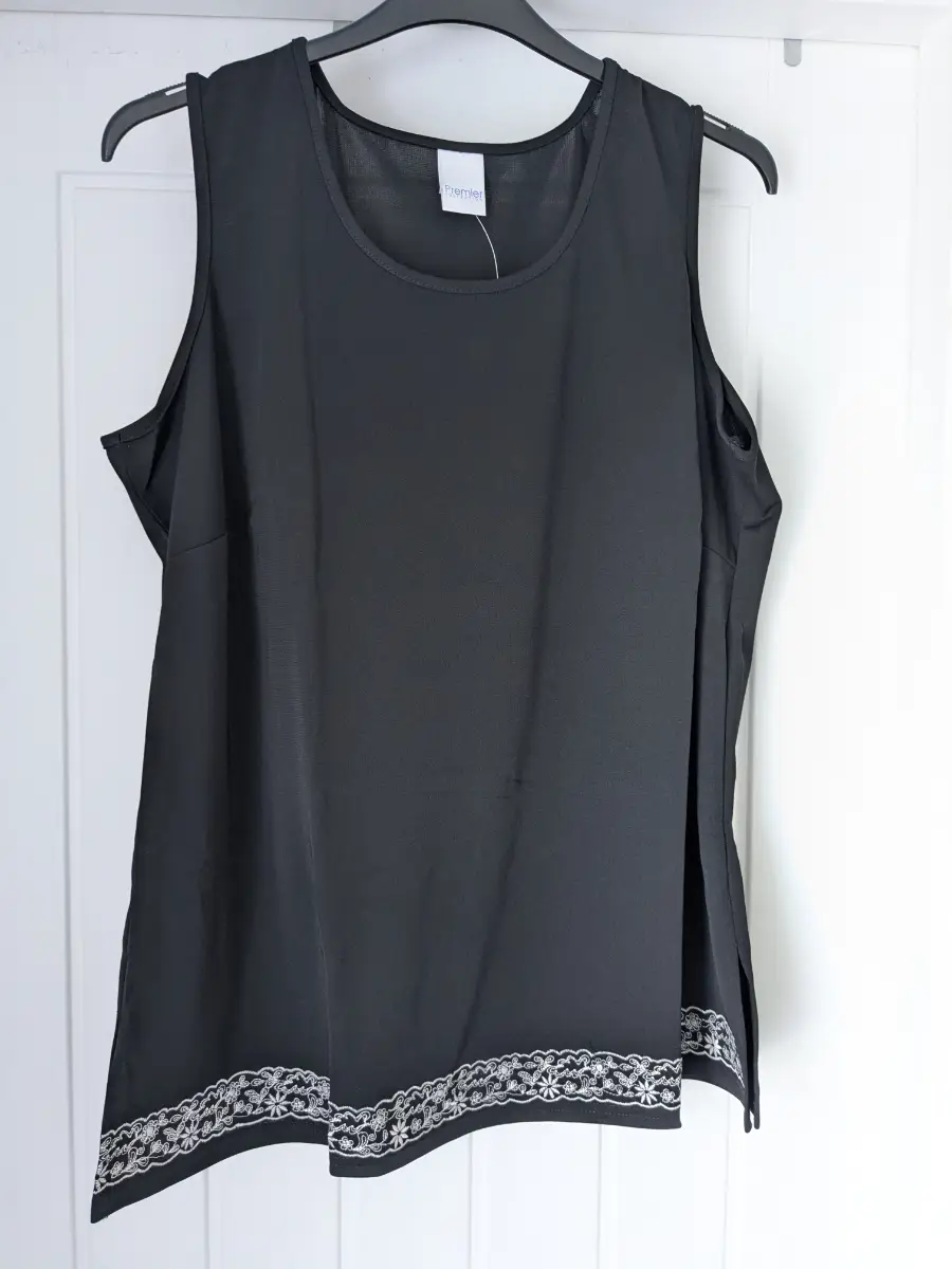 NWTS sleeveless top size 22, Premier collection, black and white top, summer top, evening blouse.