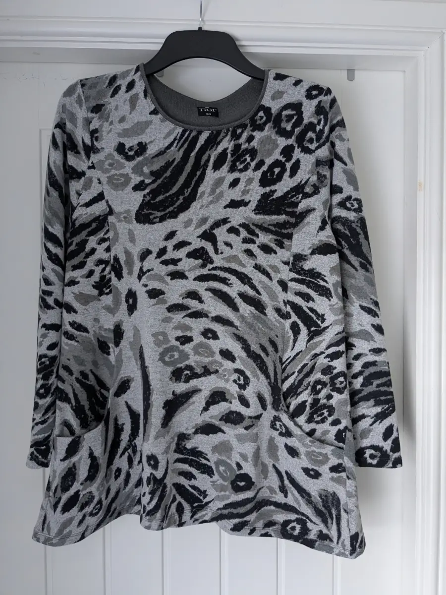 Tigi size 14/16 grey long sleeved thin jumper, autumn tops, winter tops, animal print.