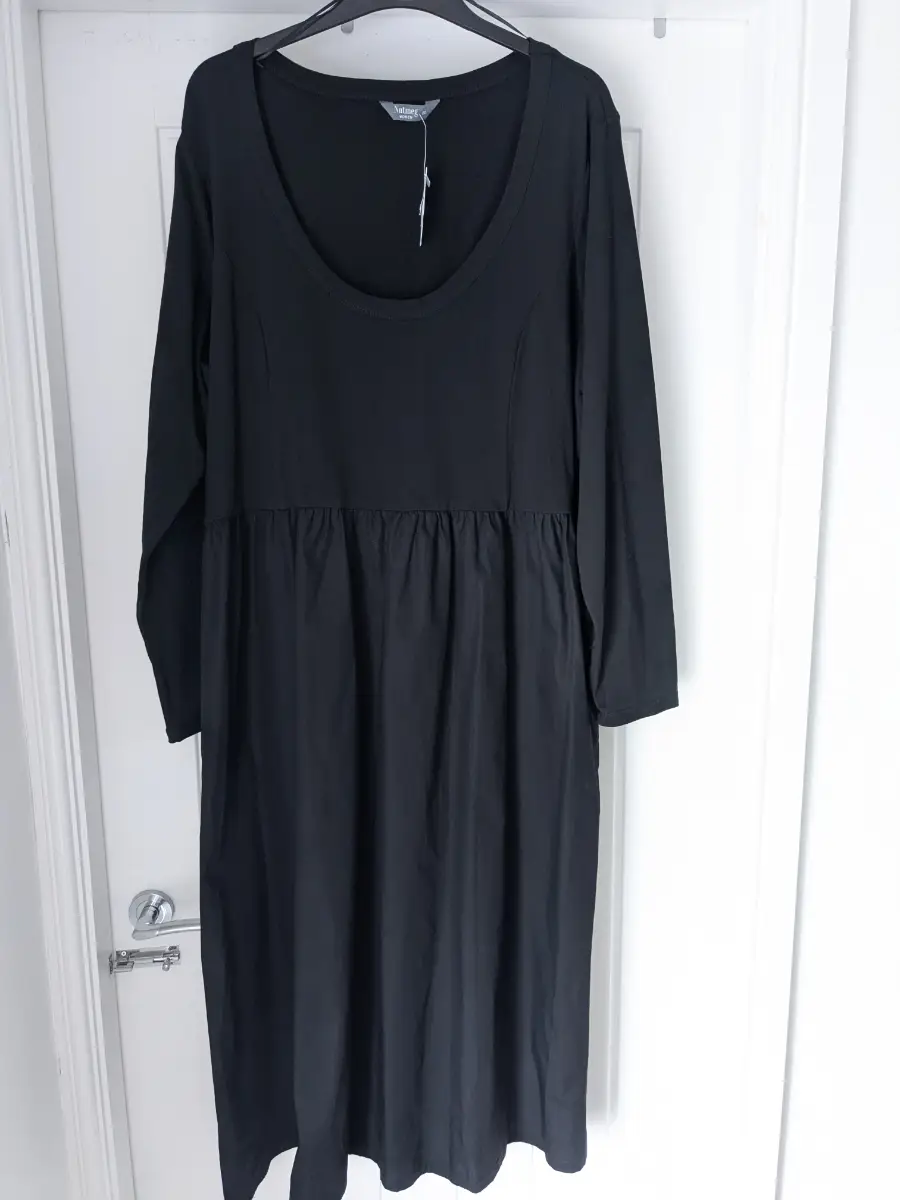 NWTS Nutmeg dress size 22, black dress, maxi dress, long sleeved dress, autumn dress.