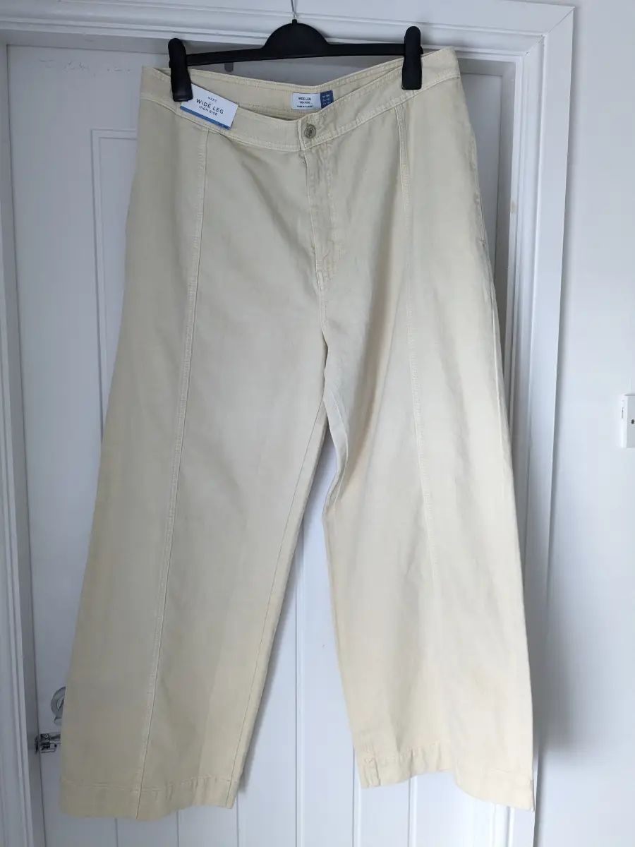 NWTS Next size 18R butter lemon coloured wide leg jeans, high rise jeans, 5 pocket jeans.