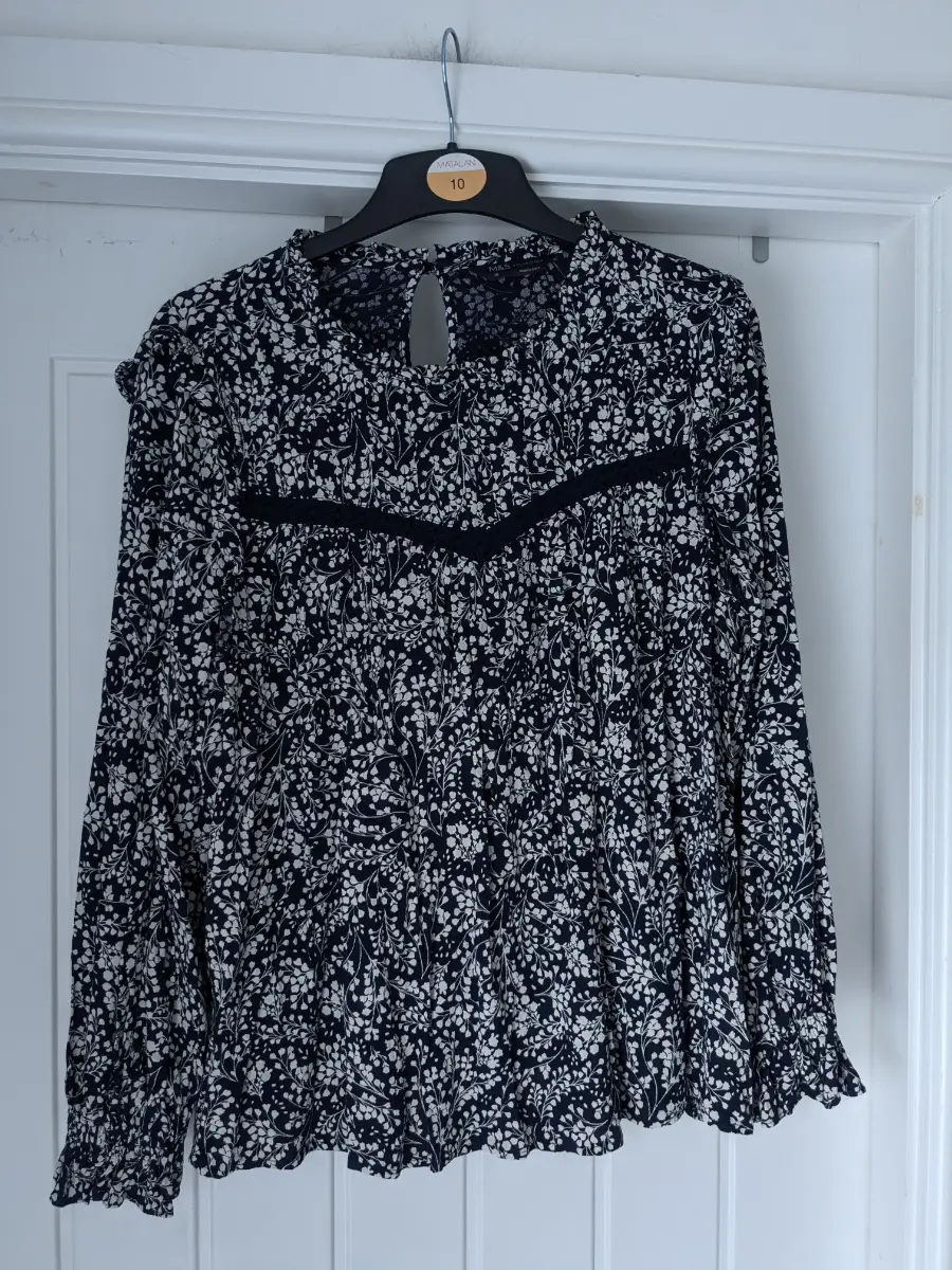 M&S blouse size 18, navy and white blouse, autumn clothes, long sleeved top.