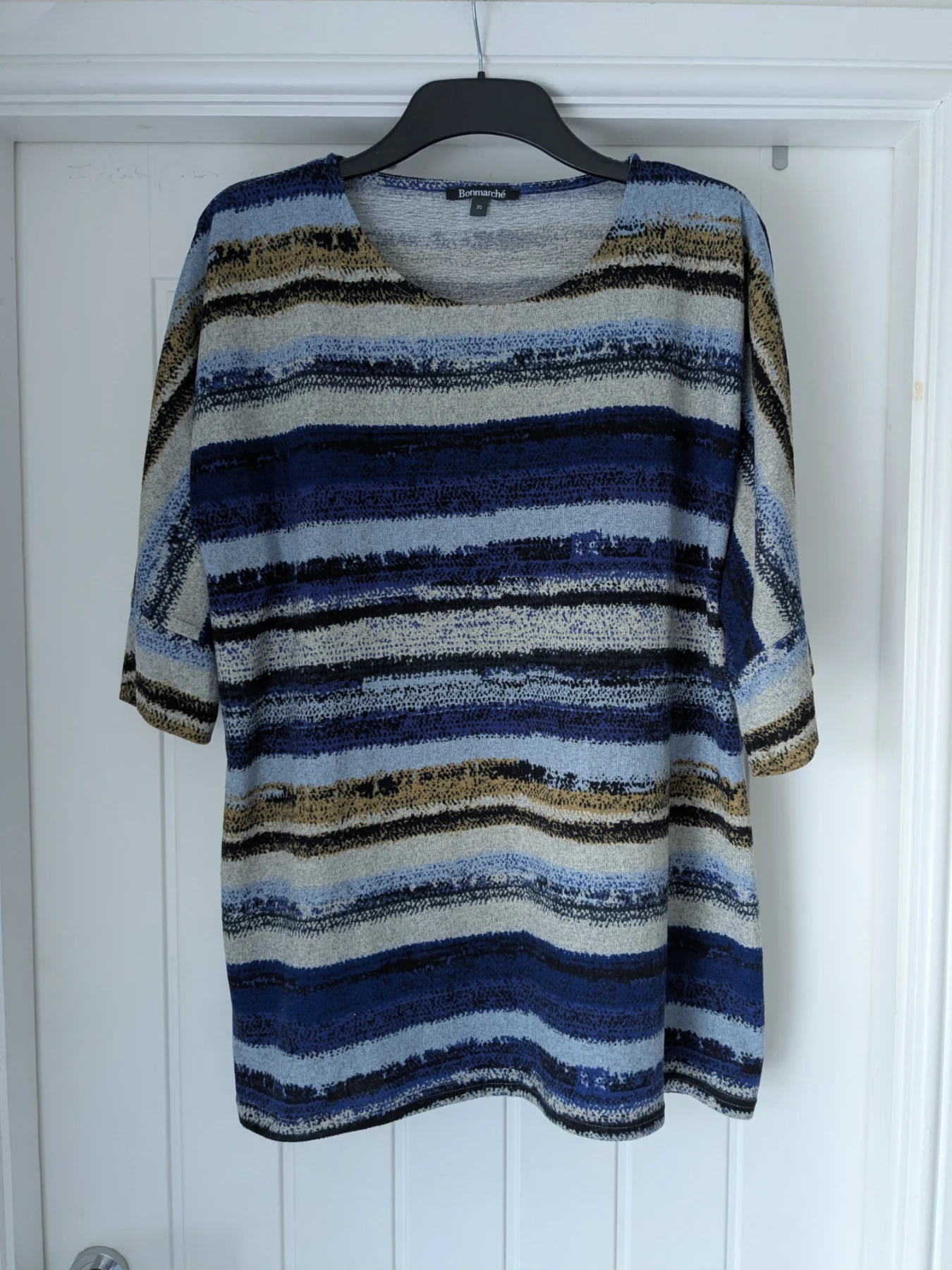 Bonmarche size 20 autumn top, 3/4 length sleeve top, navy top, thin jumper.