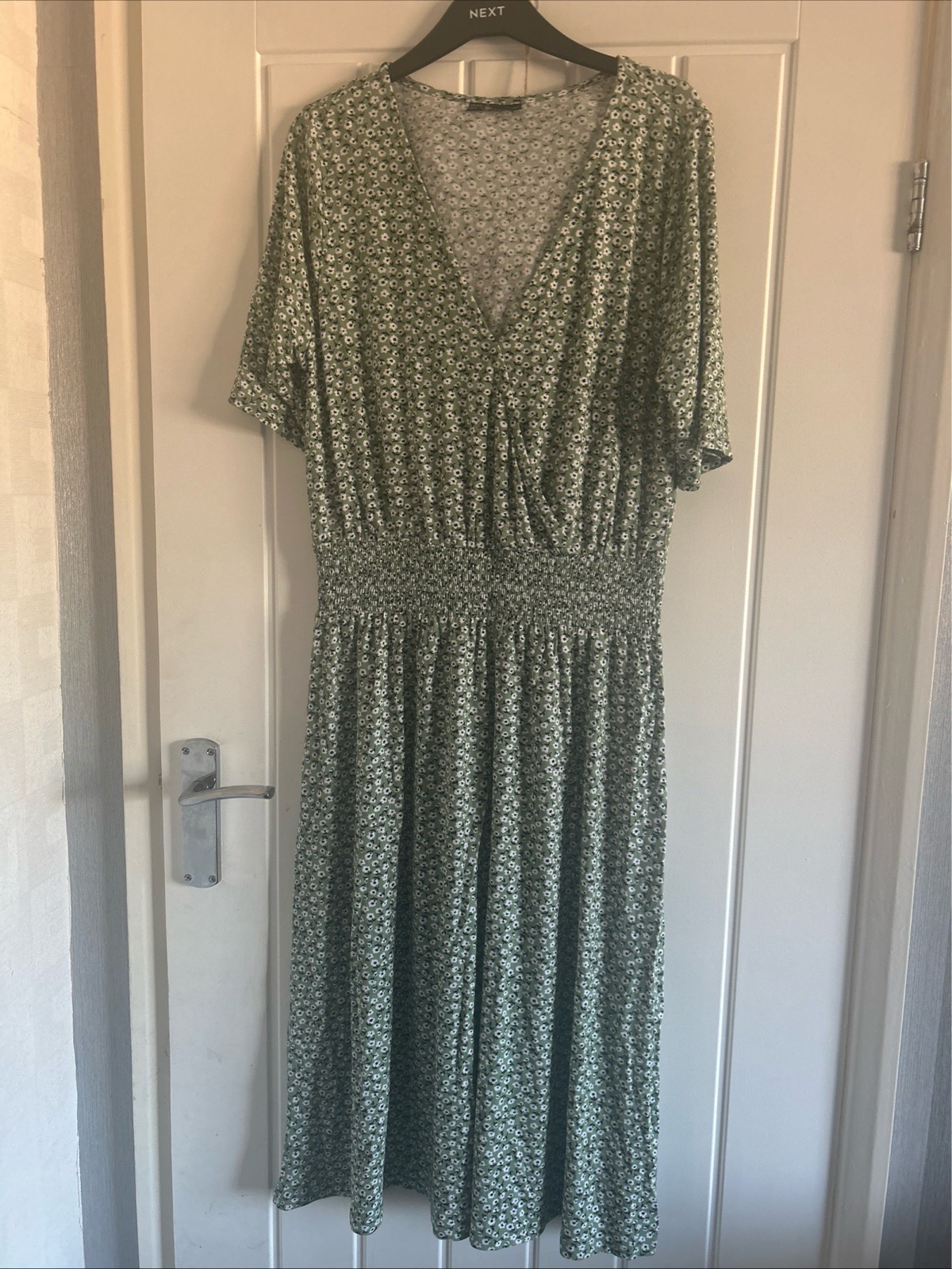 Womens size medium 14/16 green ditsy flower tea dress
