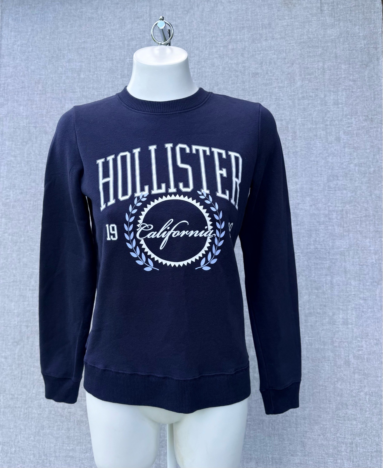 Hollister California Y2K Inspired Navy Logo Crew Neck Preppy Varsity Sweatshirt Size S