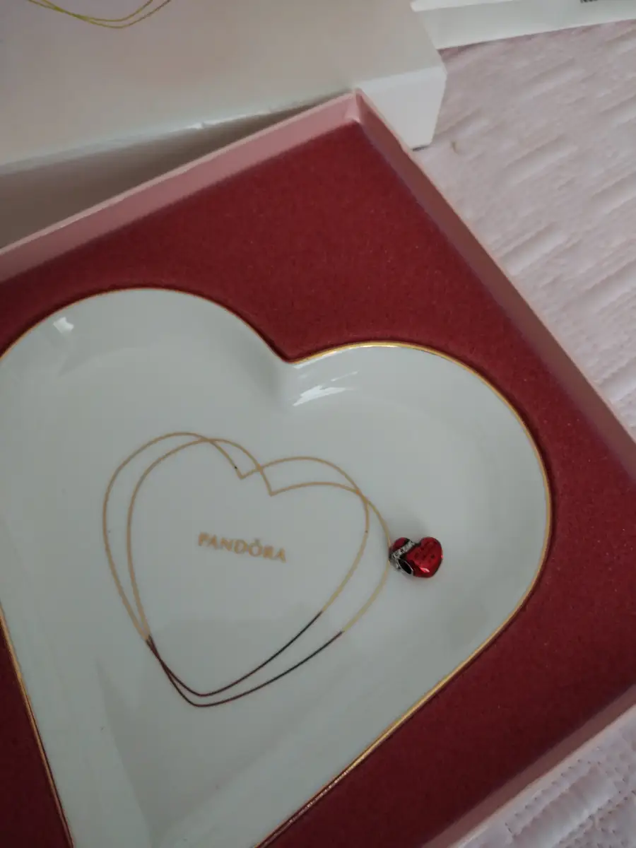 Pandora charm tray and heart charm